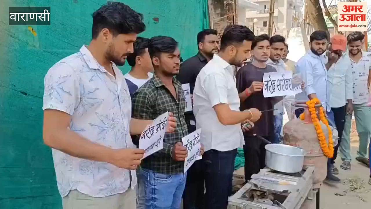 Police Stop NSUI Workers Attempting to Stage Protest by Extracting Gas from Drain