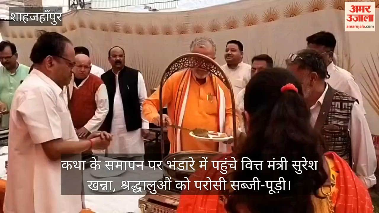 Finance Minister Suresh Khanna arrived at the community feast in Shahjahanpur