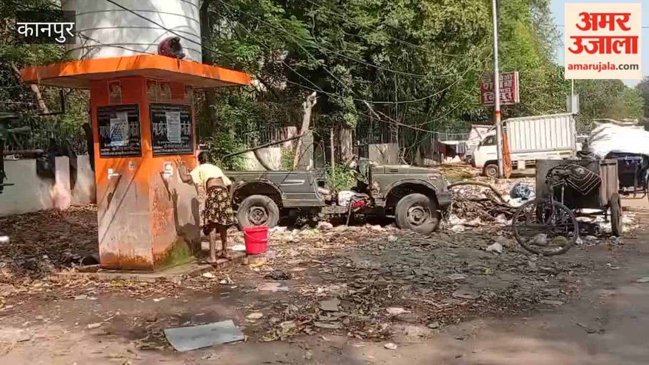Kanpur: Garbage Piles Up to the Roadside Near the Water Tank in Sarvodaya Nagar