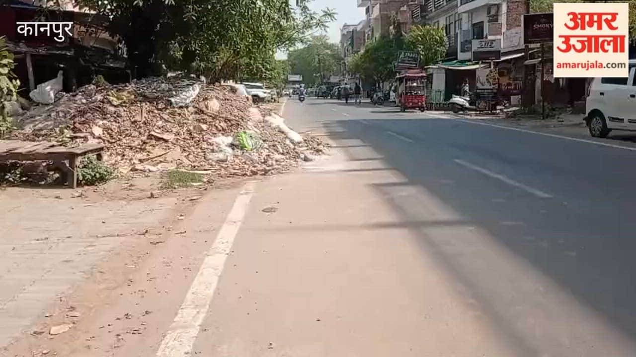 Kanpur: Debris Dumped Directly on the Road in Kakadev