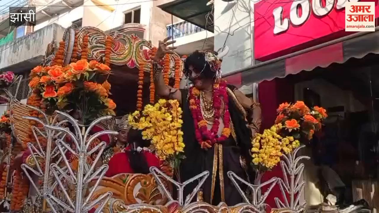 Jhansi: A grand procession of Maa Karma Devi was taken out.
