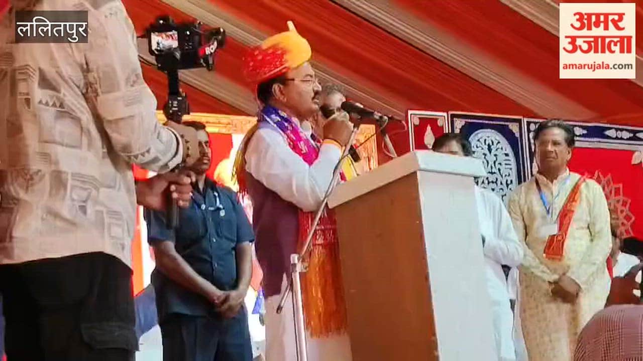 Deputy Chief Minister Keshav Prasad Maurya at the Saras Mahotsav organised in Lalitpur