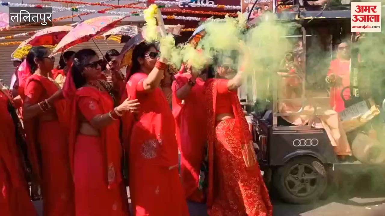 A grand procession of Tirthchakravarti Muni Sudhasagar Sangha was taken out in Lalitpur