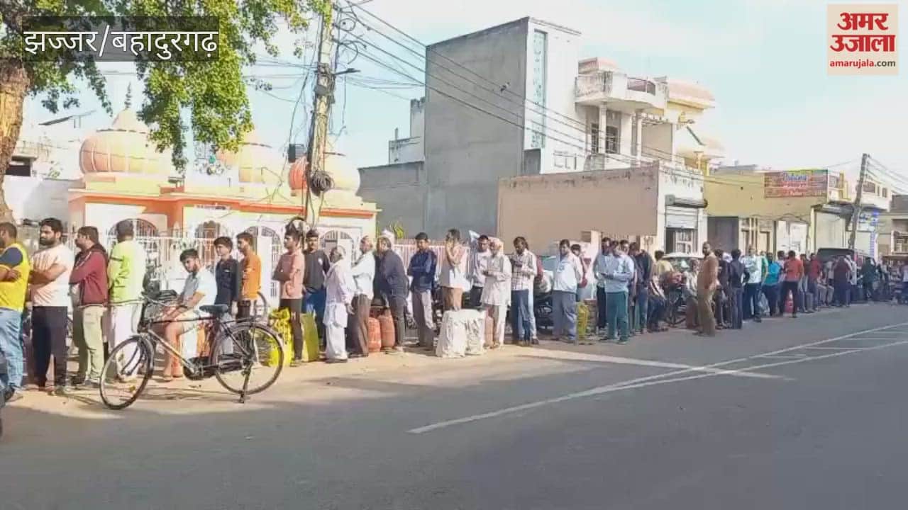 Long Queues at Gas Agency in Jhajjar; Arguments Break Out Among People