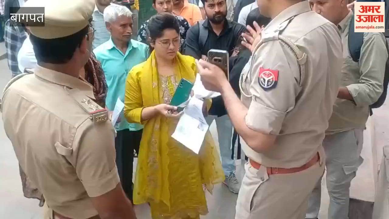 Strict Checking in UP Police Recruitment Exam; Female Candidates Asked to Open Hair Buns and Remove Shoes