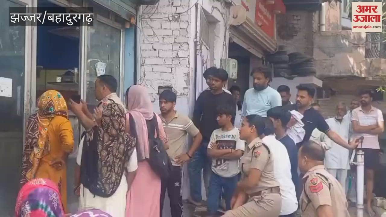 Enraged over the unavailability of gas cylinders in Jhajjar, consumers vandalized the agency and smashed its windows.