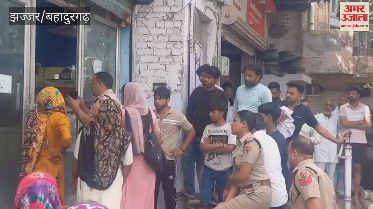 Enraged over the unavailability of gas cylinders in Jhajjar, consumers vandalized the agency and smashed its windows.