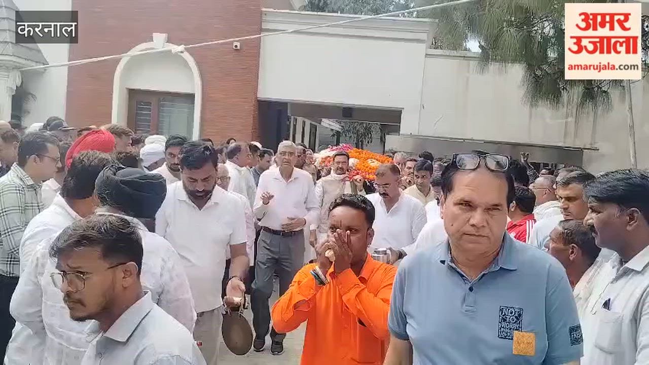 Haryana Assembly Speaker Harvinder Kalyan gets emotional; bids final farewell to his mother, Mati Prem Kaur, by shouldering her bier.