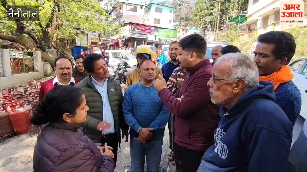 People in Nainital are angry due to lack of gas supply at ward level