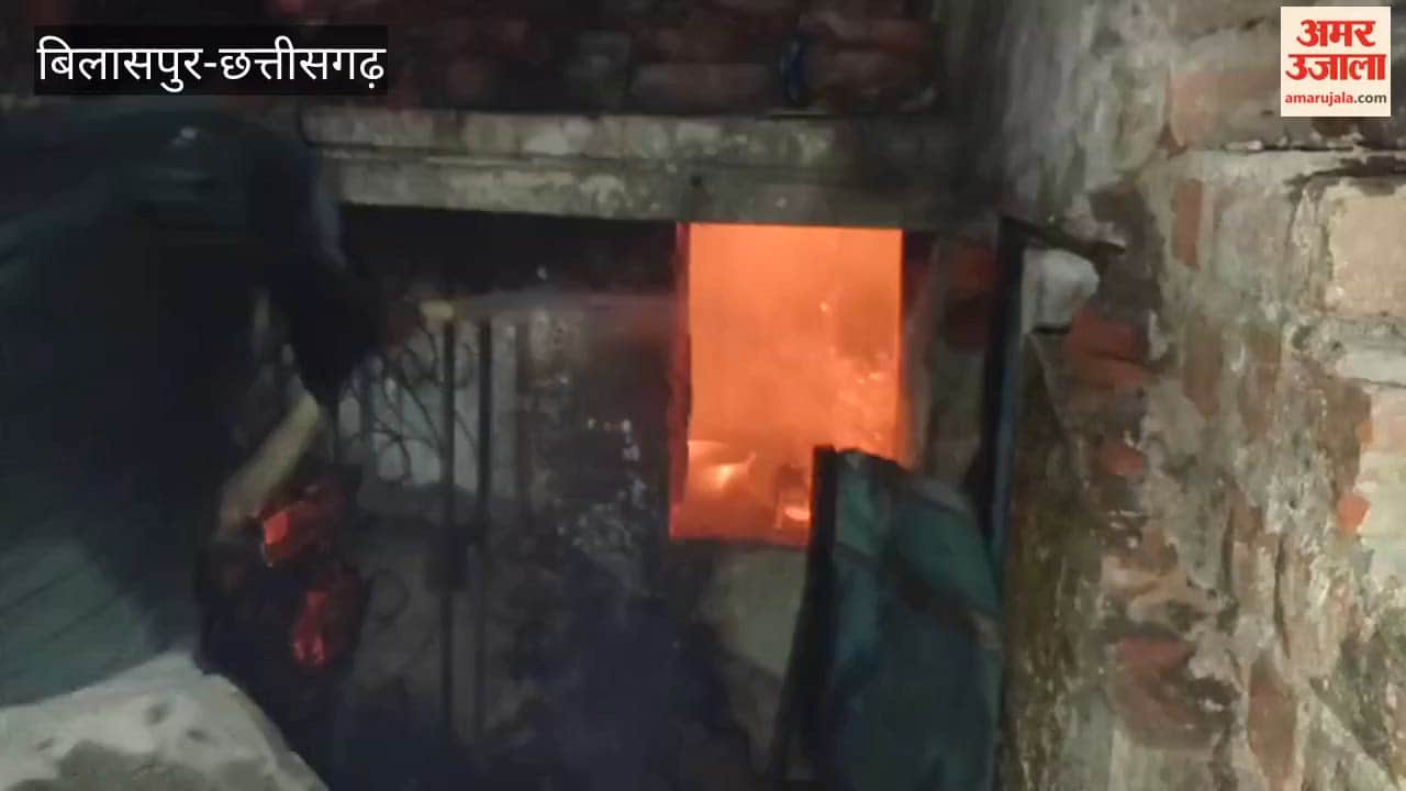 A massive fire broke out in the house, an elderly woman burned to death.