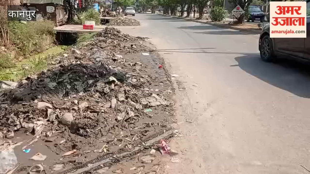 Kanpur: Silt Removed from Drain and Piled Up on Main Road
