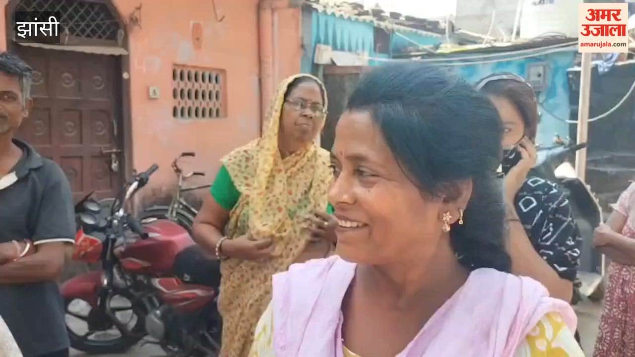 The work of the sewage line in Jhansi Cantt could not be completed even in eight days, the roads are dug up at many places.