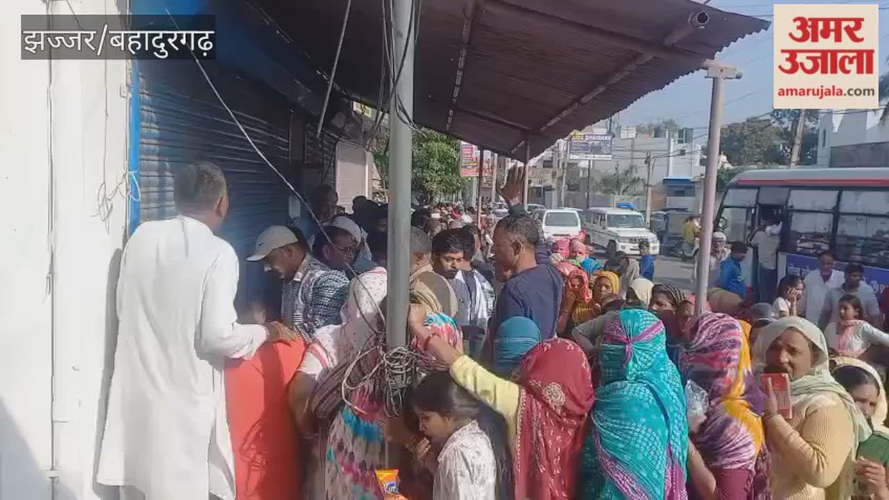 Crowd gathered outside the gas agency