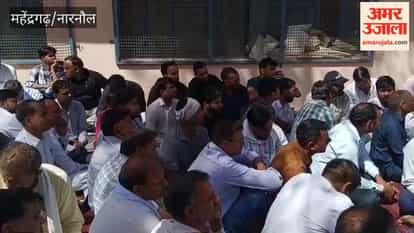 Electricity employees staged a sit-in protest