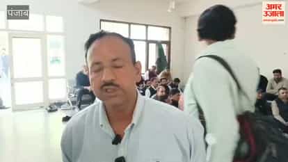 Employees of the Pathankot DC Complex raised slogans against the government over their demands