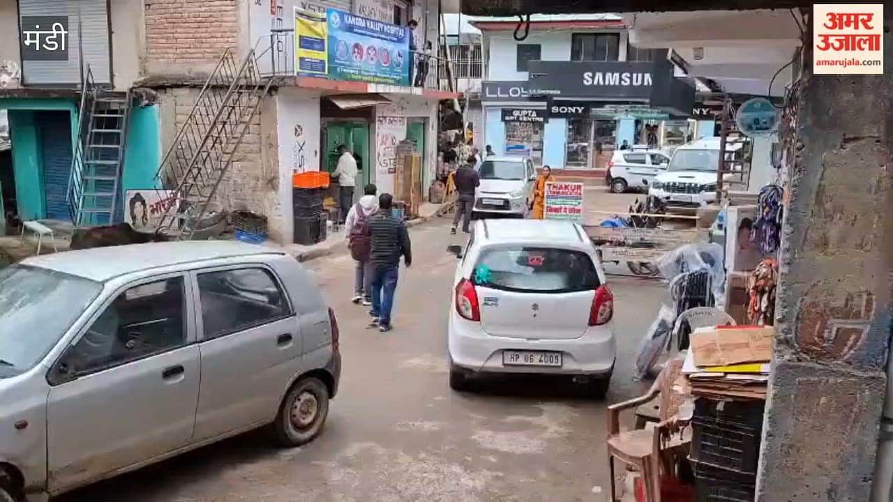 Mandi Illegal Parking Becomes a Headache in Dharampur Market; People Grapple with Traffic Jams