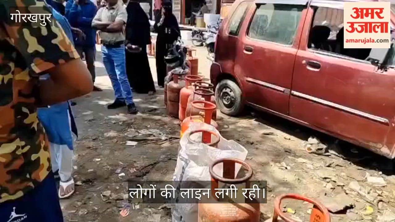 Crowds gathered in front of gas agencies since morning, causing distress to residents.