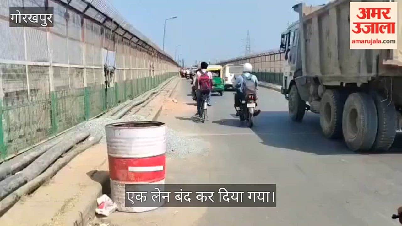 One end of the Rapti River bridge is closed, people will not be able to come and go for a month.