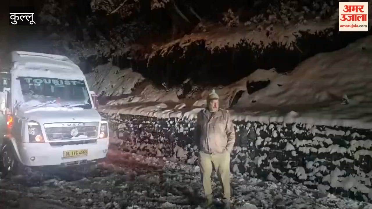 1000 Vehicles Stranded in Manali Due to Snowfall
