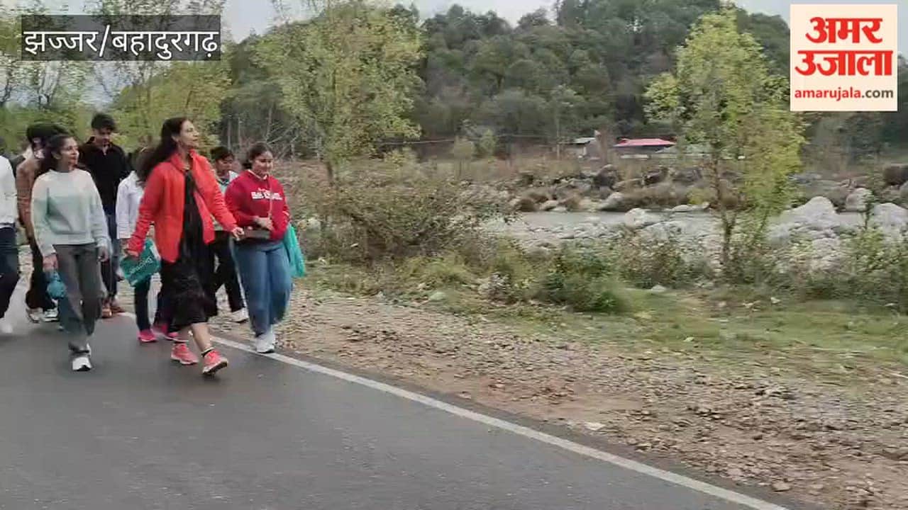 Students of Badli Government College leave for Kangra on educational tour