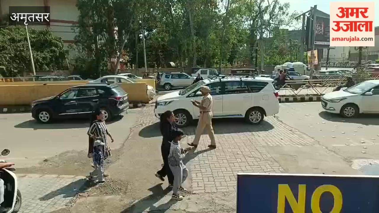 Traffic Jam at Lawrence Road Chowk in Amritsar Caused by Buses; Ambulance Also Stuck