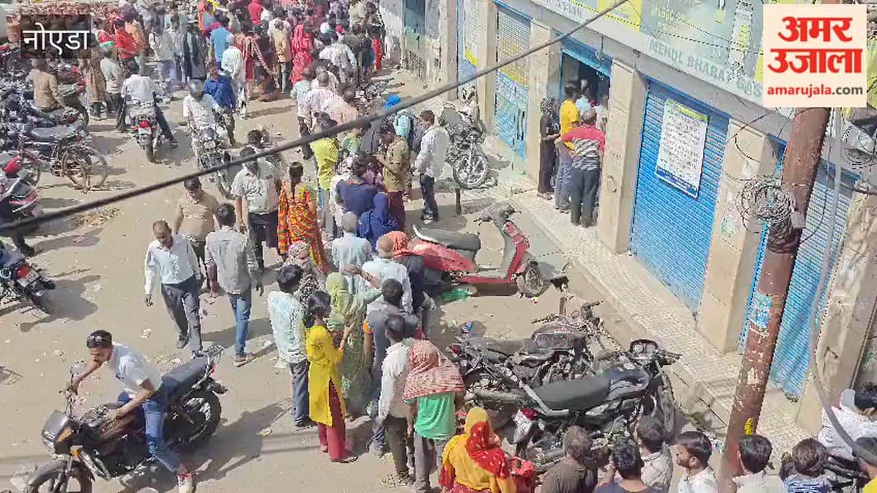 People standing in line for LPG cylinder in Noida since four am