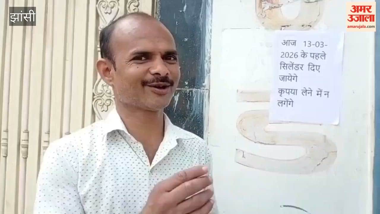 LPG cylinders are not available in Jhansi even after booking.