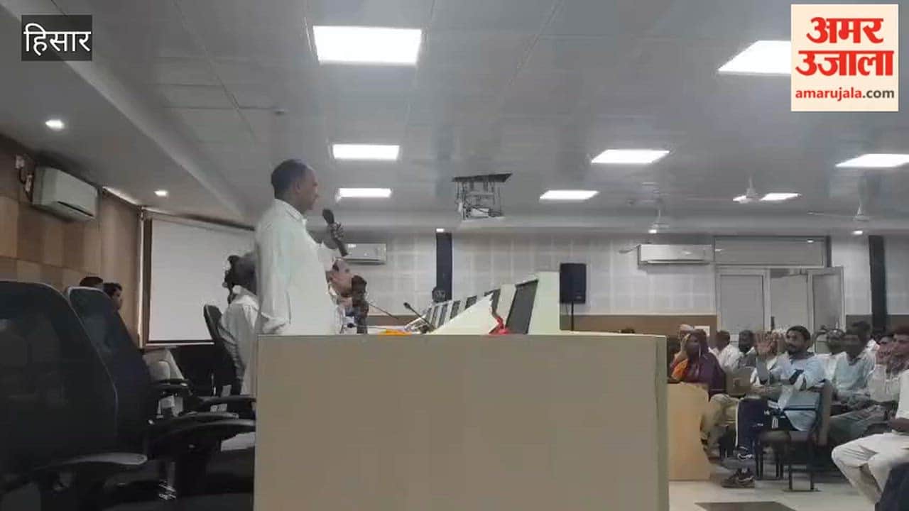 Azad Singh, Vice President of the Sanitation Commission, reached Hisar for a dialogue program.