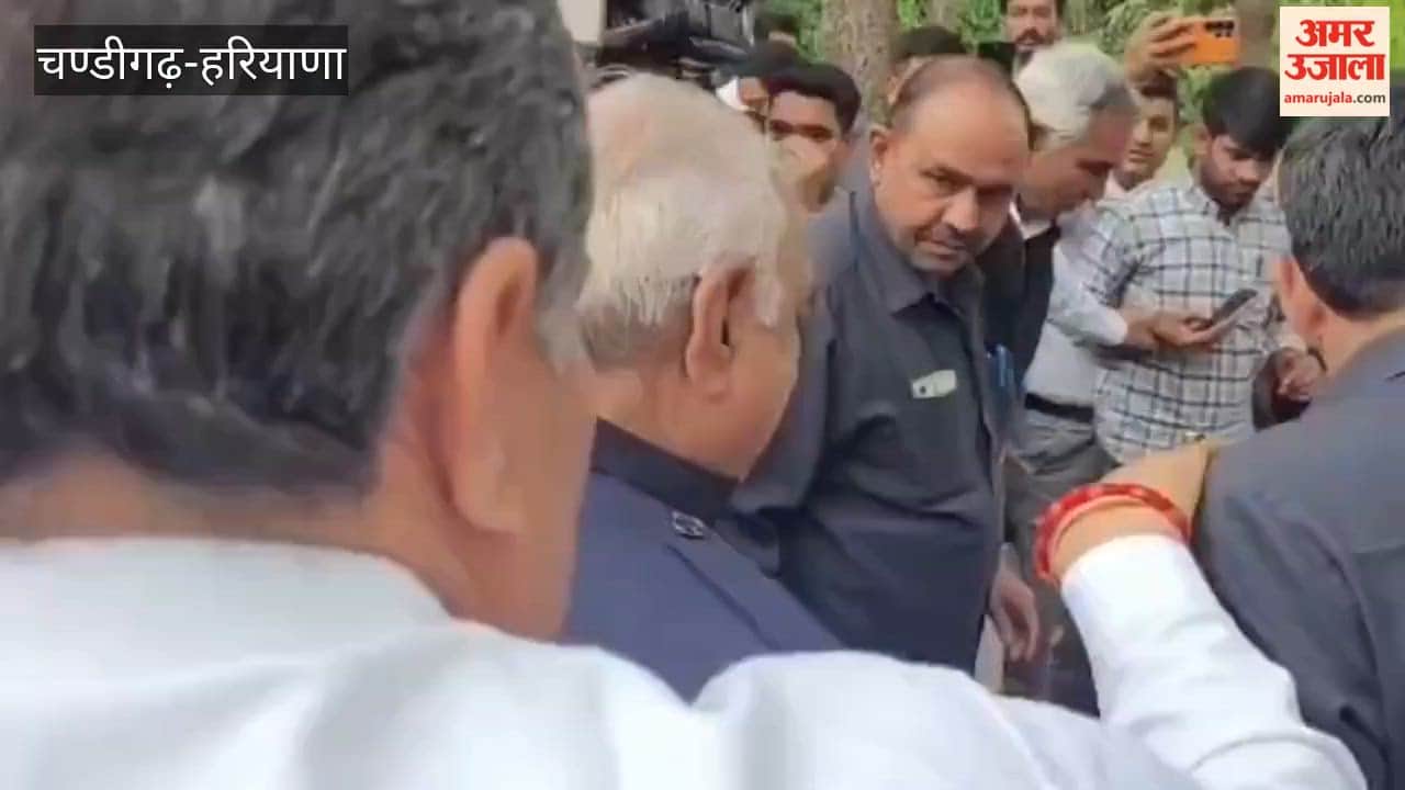 MLAs Gokul Setia and Manju Chaudhary staged a sit-in protest; they ended their protest after Bhupinder Hooda gave them a clean chit.