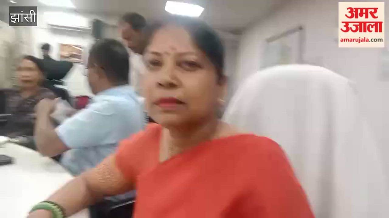 Women's Commission member held public hearing at Jhansi Vikas Bhawan, gave necessary instructions to the departments concerned.