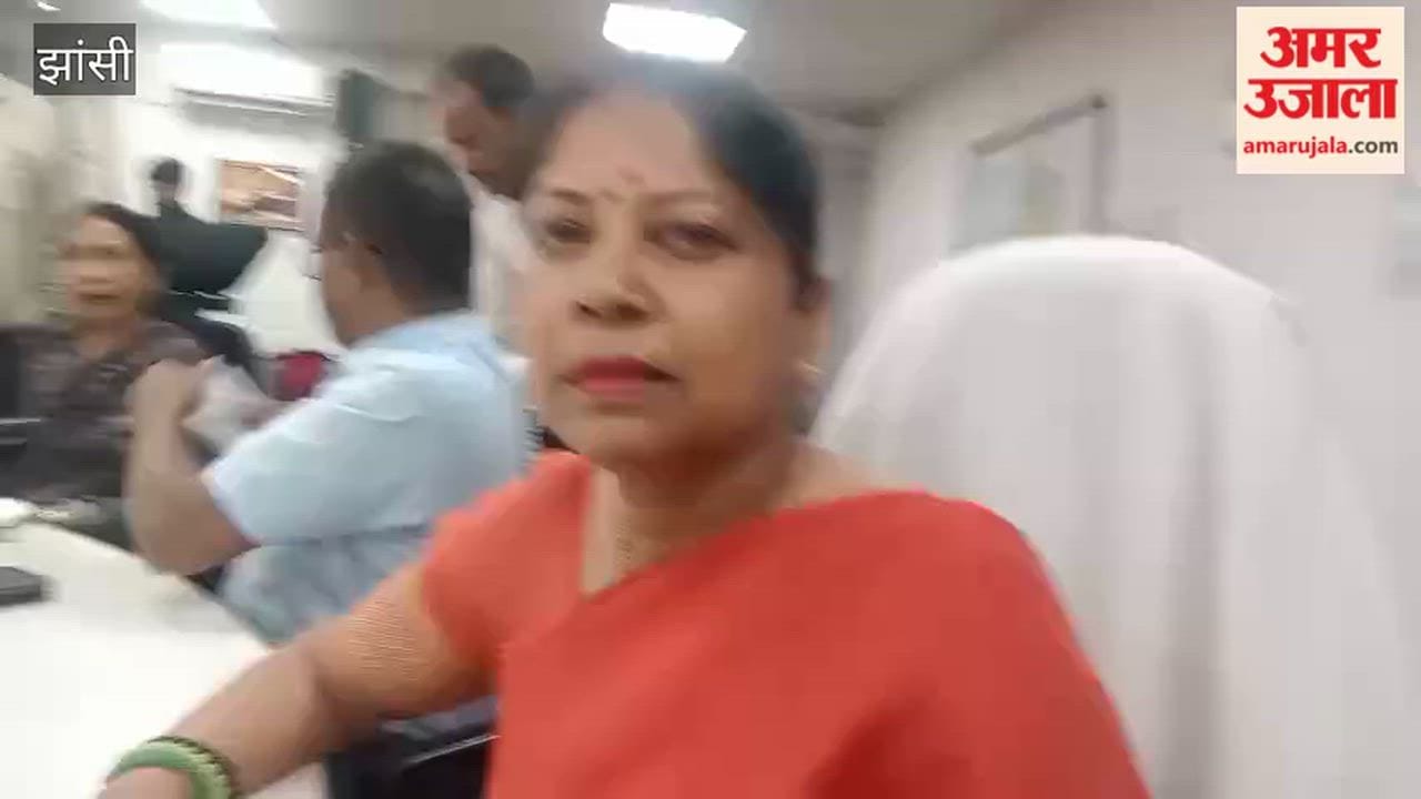 Women's Commission member held public hearing at Jhansi Vikas Bhawan, gave necessary instructions to the departments concerned.