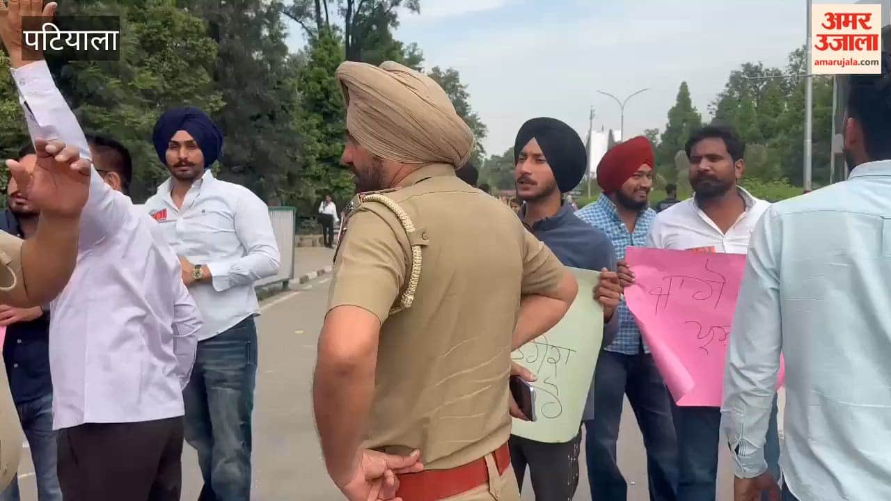 Students' Sit-in at the Gate of Punjabi University, Patiala