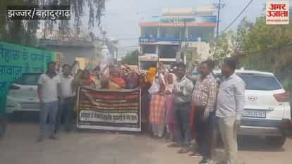 Sanitation workers in Jhajjar stage protest over demands; burn effigy