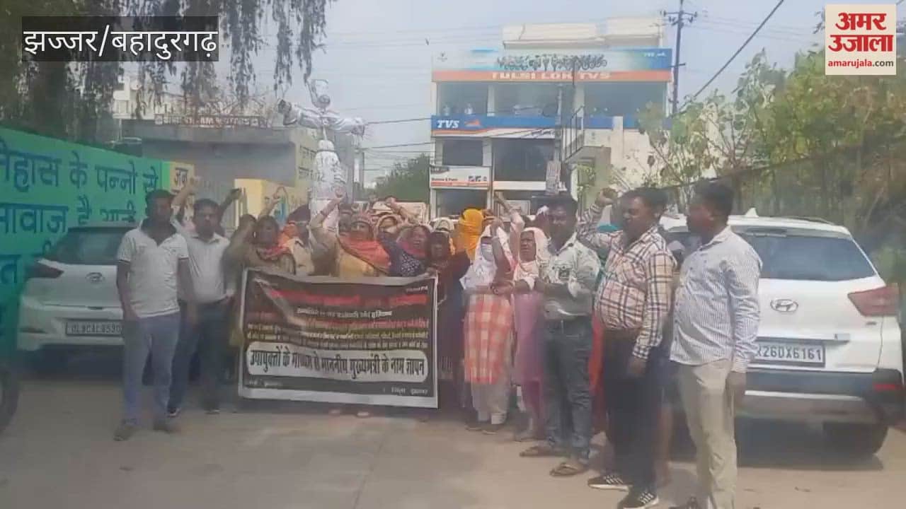 Sanitation workers in Jhajjar stage protest over demands; burn effigy