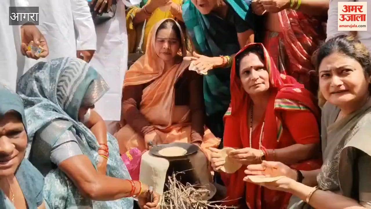 Women Cook Rotis at Collectorate in Unique Protest Over Gas Issues