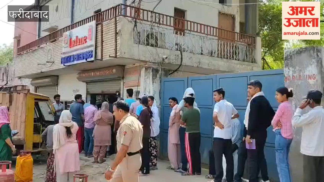 Server down at Faridabad gas agency, cylinder booking stalled