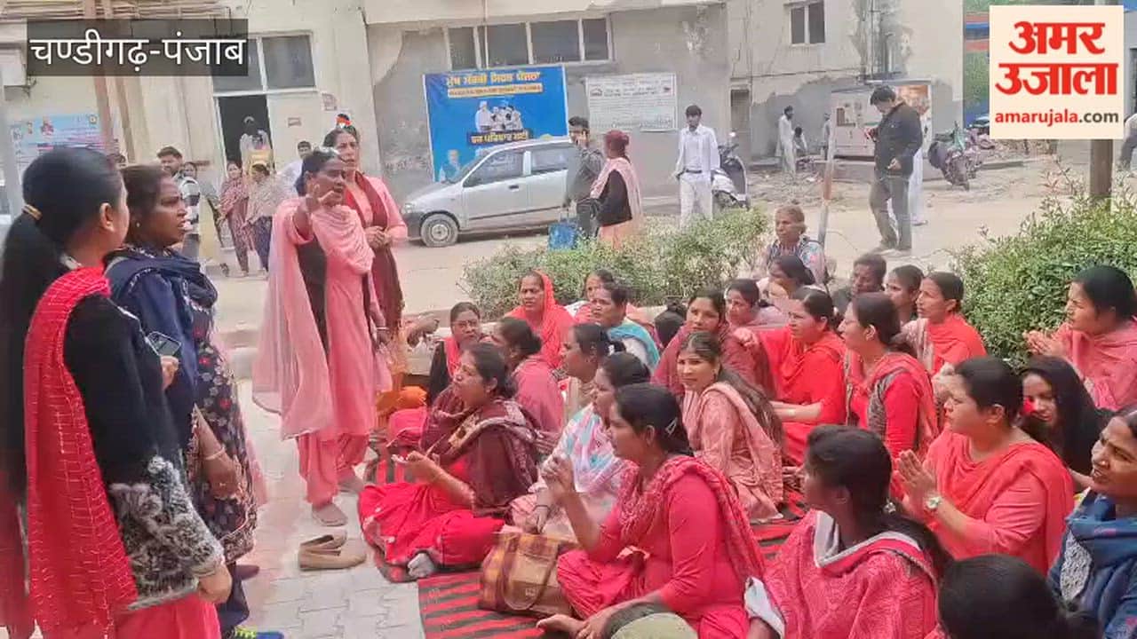 Sanjha Morcha ASHA Workers Union staged a sit-in at the Ferozepur Civil Hospital to press for their demands.