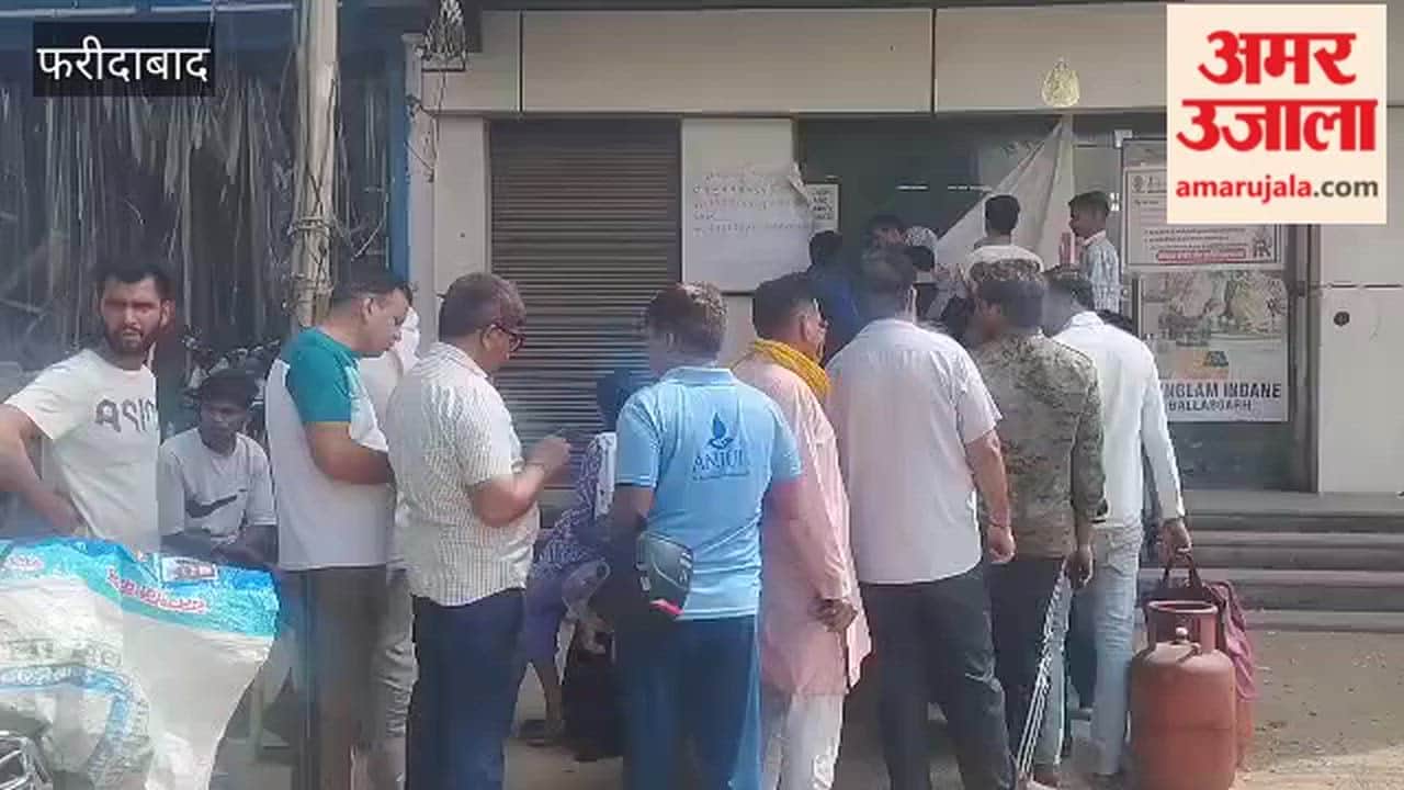Crowds gathered outside the gas agency on Mohana Road to get cylinders