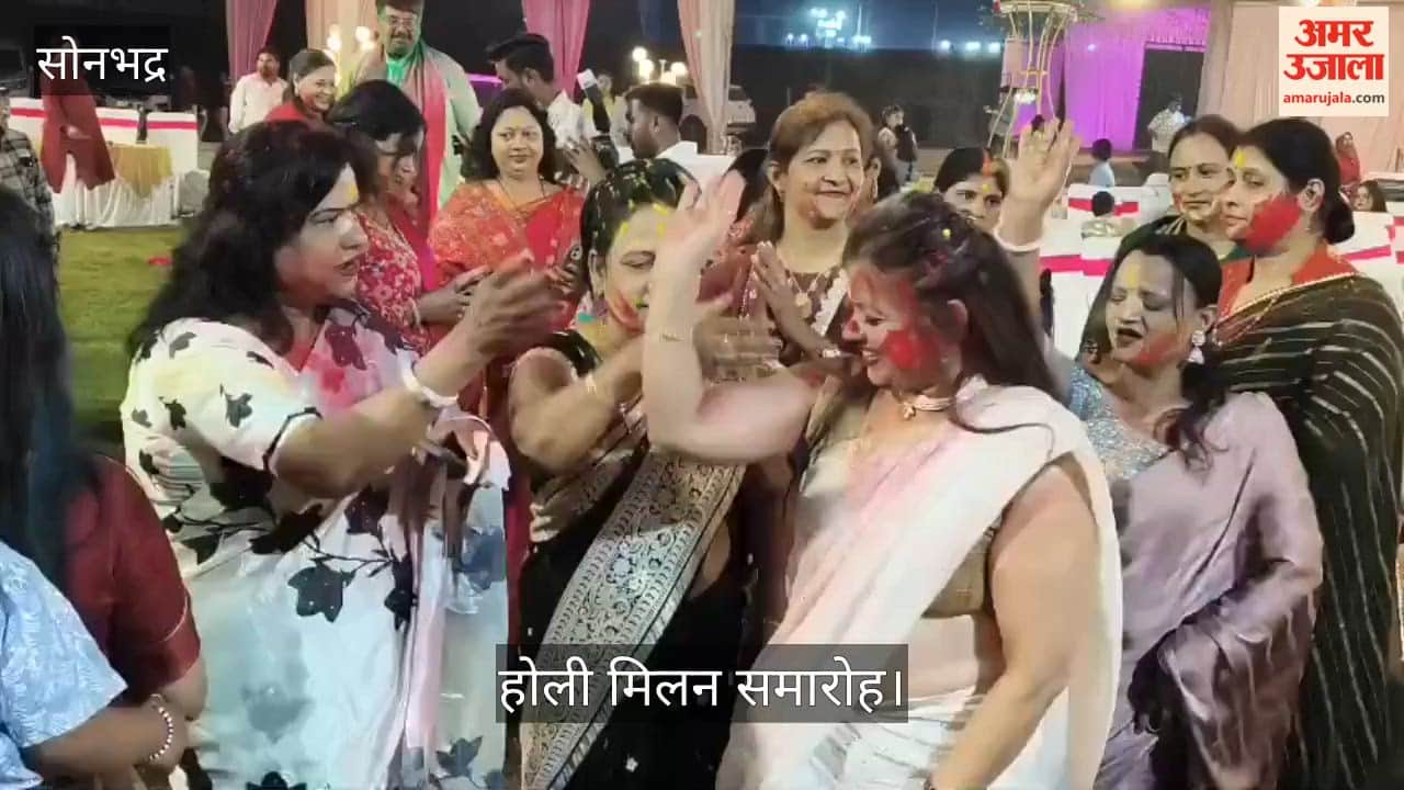 Hearts blossom on Holi Traders dance with joy showering abir and gulal