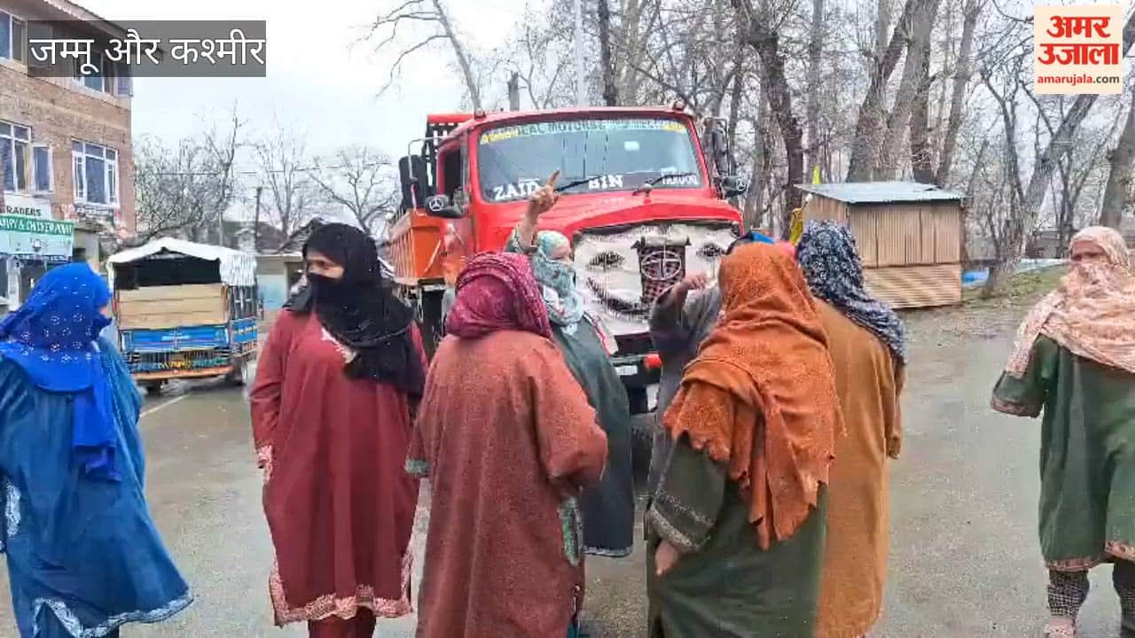 Dissatisfaction over power supply in Chowgam, Qazigund, transformer repeatedly fails