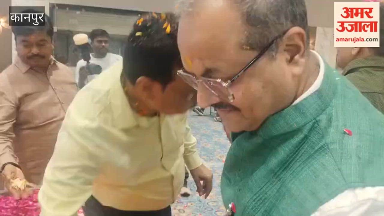 Kanpur: Holi Milan Ceremony Held at Agrasen Bhawan; 'Phoolon Ki Holi' Celebrated