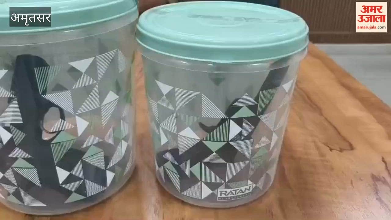 Accused arrested in Amritsar with three pistols and eight live cartridges.