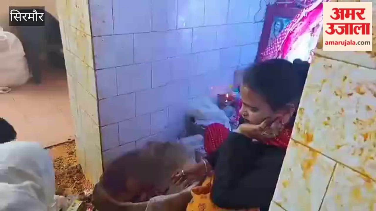 Sirmour A massive surge of devotees floods the Sheetla Mata Temple on the occasion of the Basde festival; long queues began forming as early as the night before