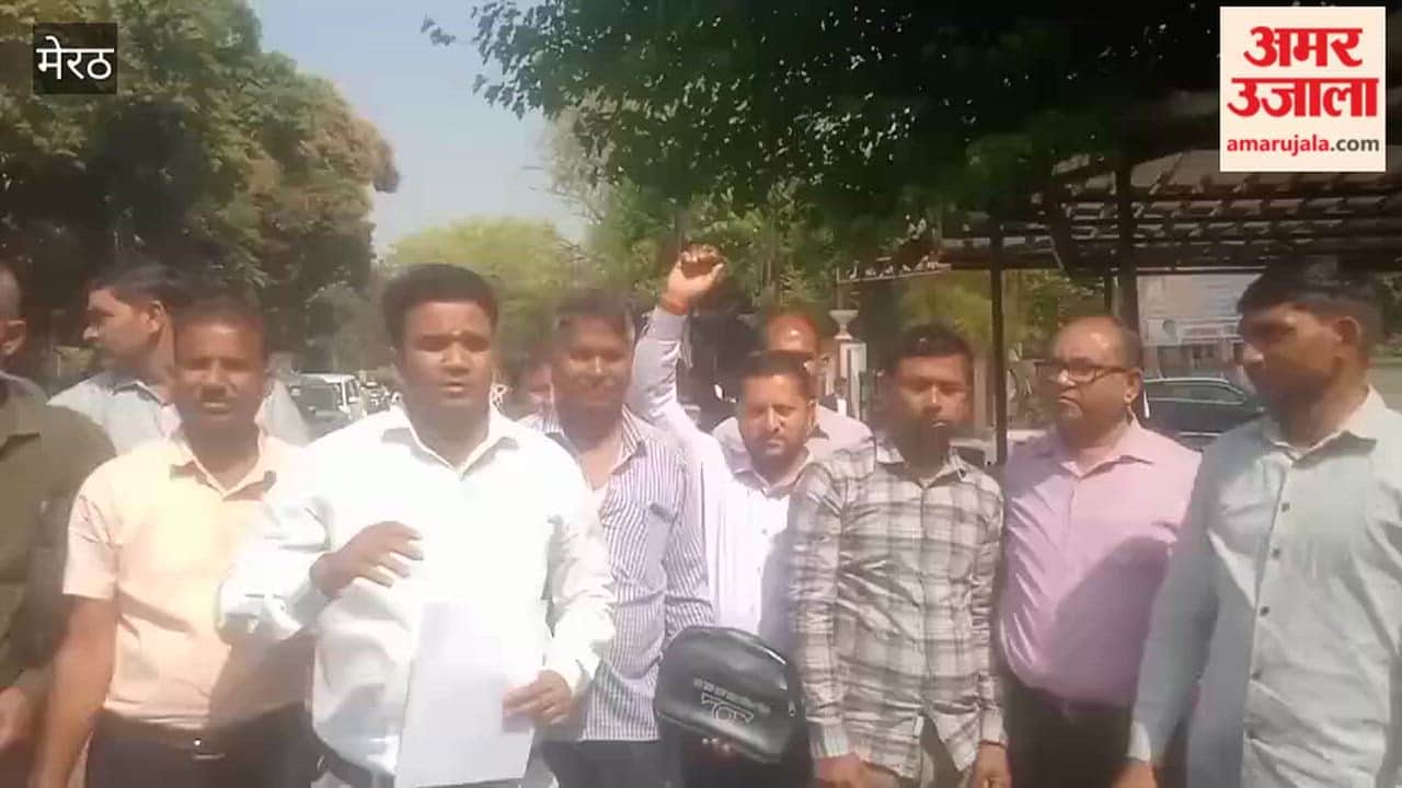 Meerut: Contract operators of Transport Department demonstrated