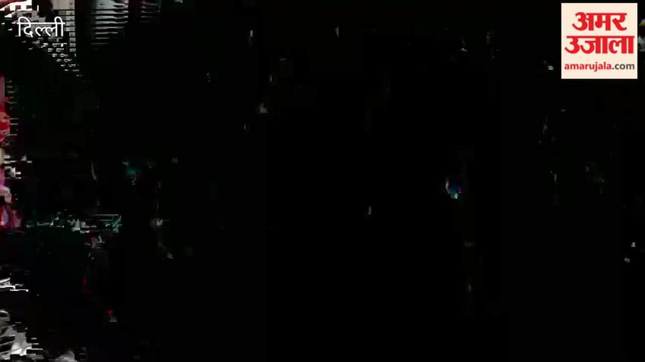 Crowds throng Vivek Vihar to collect LPG cylinders