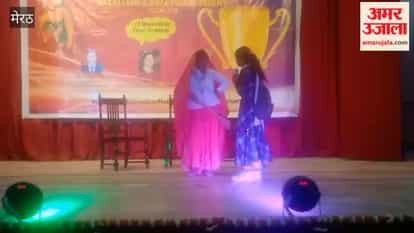 Meerut: Students presented a drama in RGPG College.
