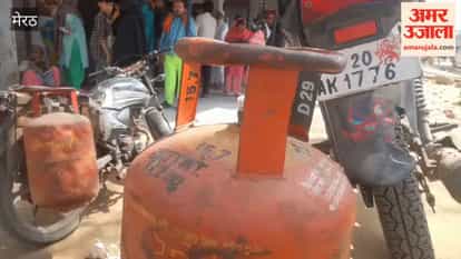 Meerut: Crowd at gas agency for cylinder