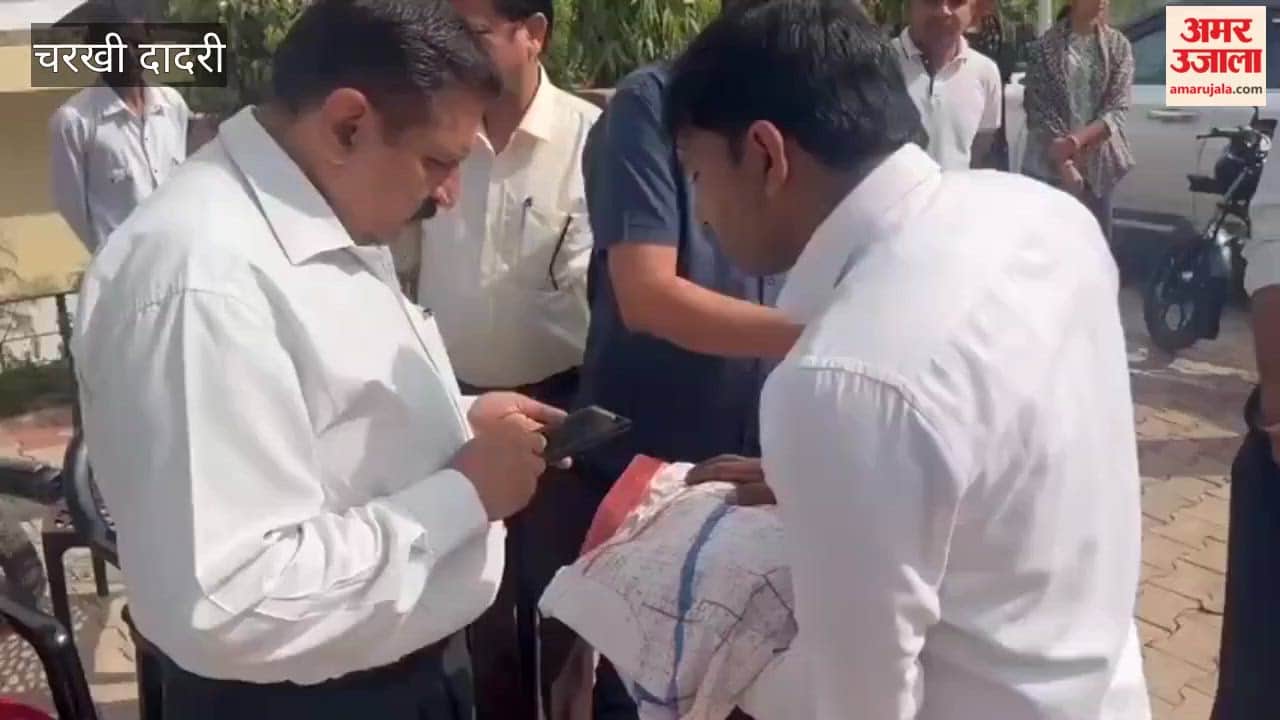 The Deputy Commissioner of Charkhi Dadri visited the fields to inspect the *Girdawari* (crop inspection).