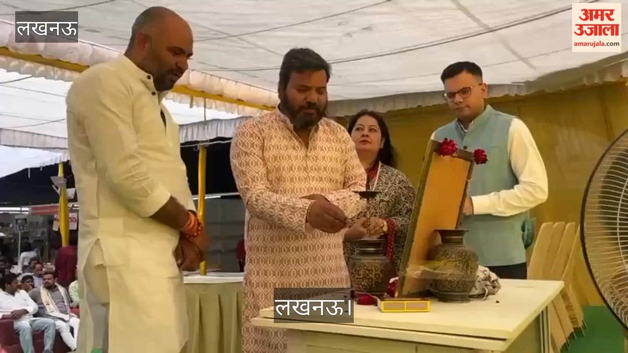 लखनऊ: रवीन्द्रालय परिसर आयोजित लखनऊ पुस्तक मेला में अरविंद पांडेय की पुस्तक व्यक्ति निर्माण से राष्ट्र निर्माण का विमोचन