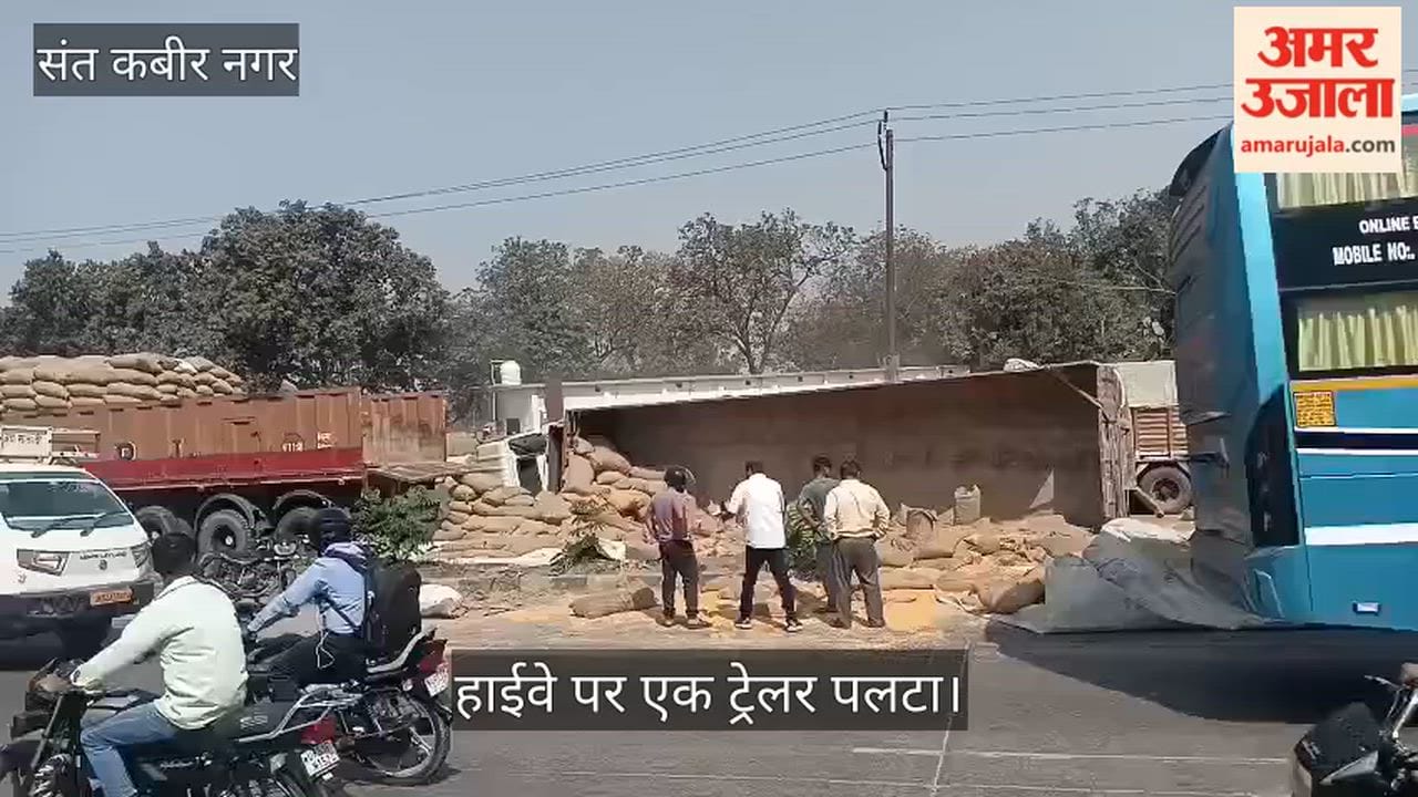 Trailer overturned on highway, traffic closed in one lane